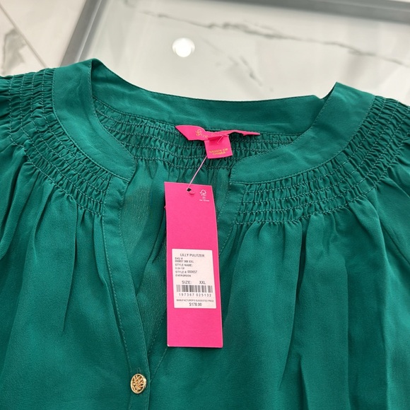 LILLY PULITZER XXL TOP                   SMOKE/PET FREE HOME
NEW WITH TAGS - Picture 6 of 6